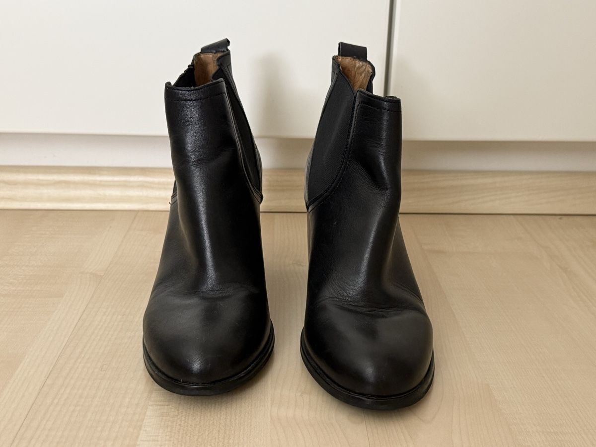Chaussures femmes: Schwarze Leder-Stiefeletten - Grösse 39 – D'occasion à Neerach par lar_tkp2