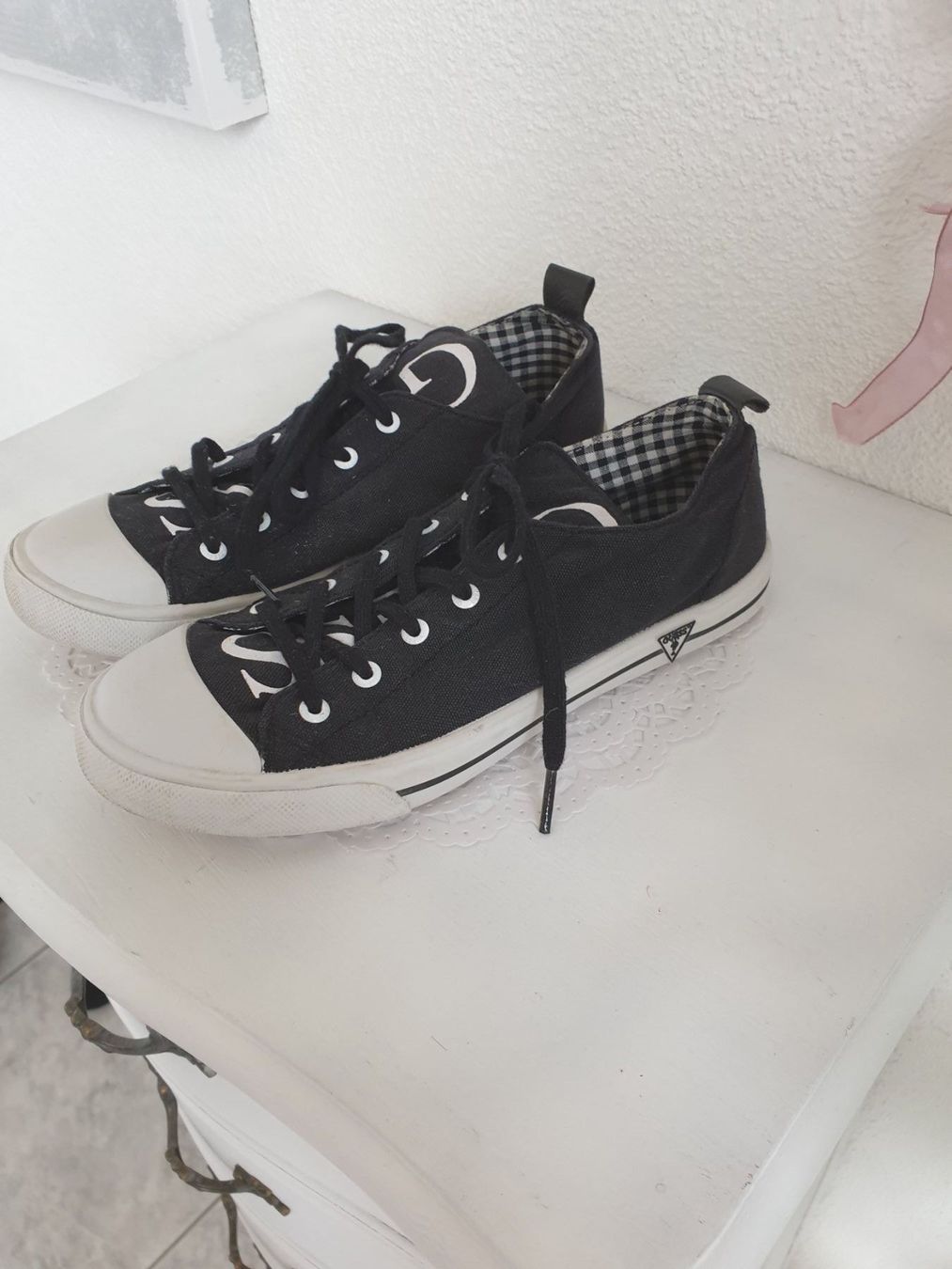 Guess Scarpe da donna: Sneaker Turnschuhe Guess Gr. 37 schwarz – Usato da Gossau ZH venduto da Goes05 6