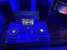 Denon DJ Prime 4+ Standalone Controller & LauchKey mini