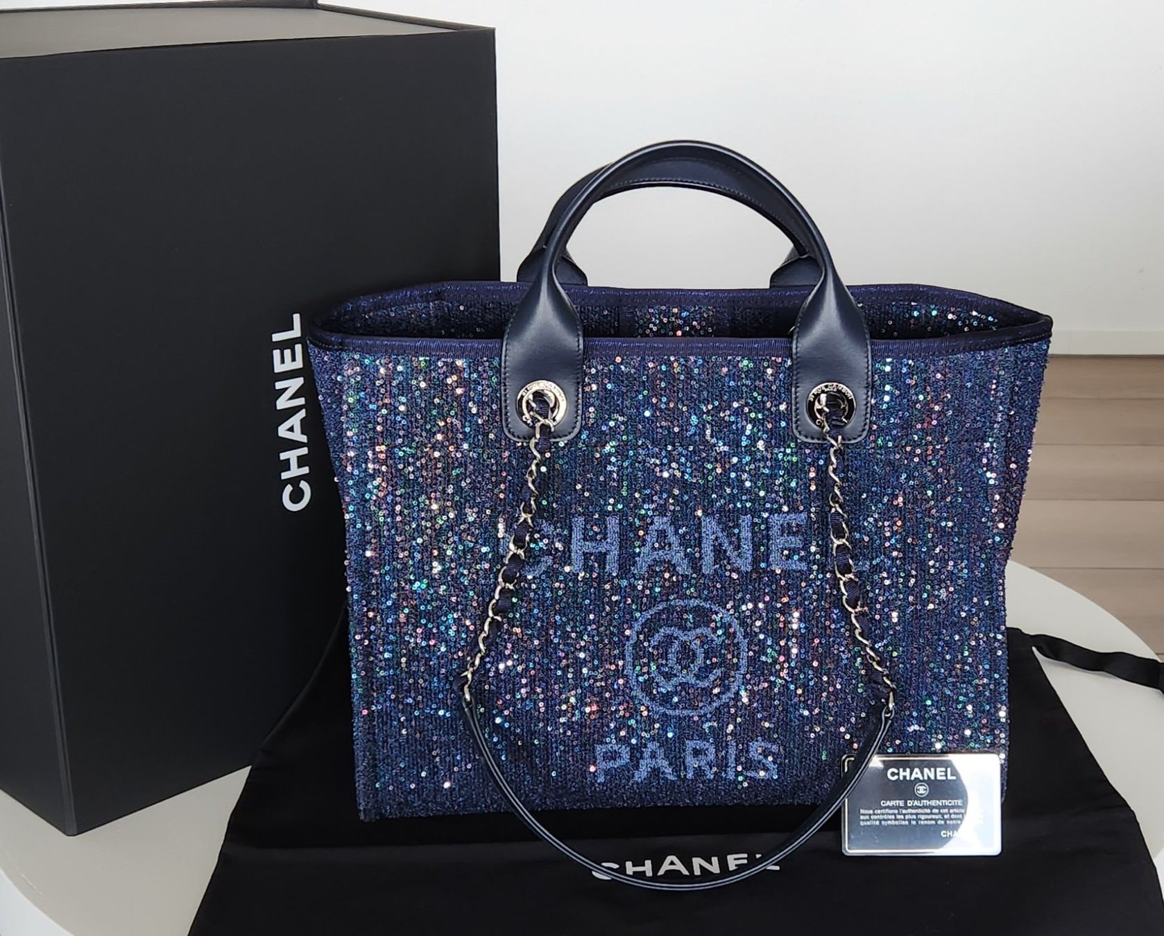 Chanel Borse da donna: CHANEL 2020 Medium Deauville Sequins Bag – Nuovo (secondo la descrizione) da Schenkon venduto da marc79x