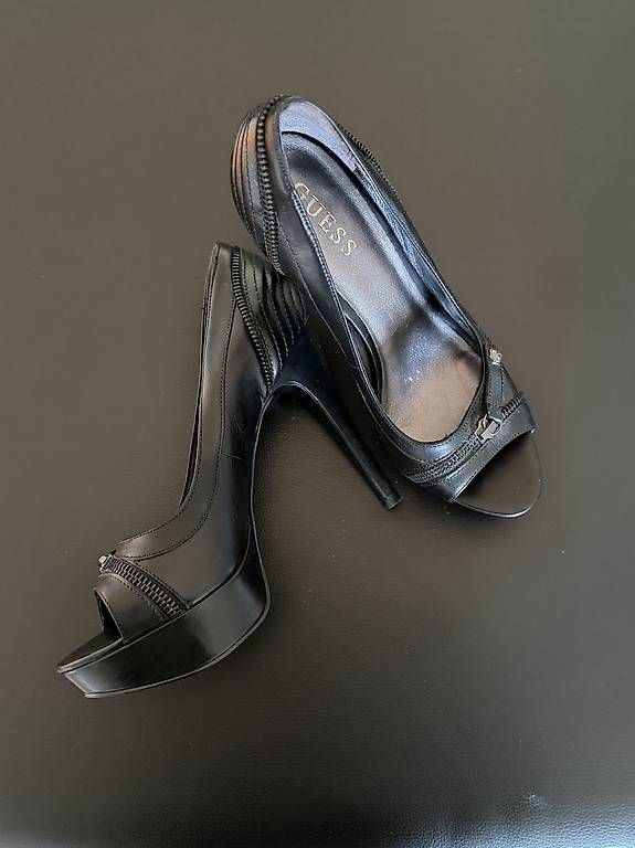 Guess Damenschuhe: Guess Pumps, Grösse 38 – Gebraucht aus St. Gallen von 13_ 2