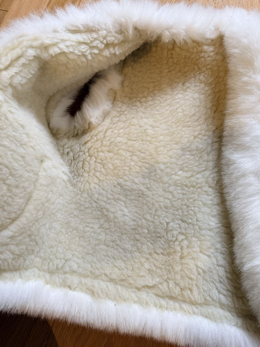 Altro abbigliamento per bambina: Winter-Wärme: Kuschelige Lammfellweste mit Muster – Usato da Dotzigen venduto da White_Warrior 1