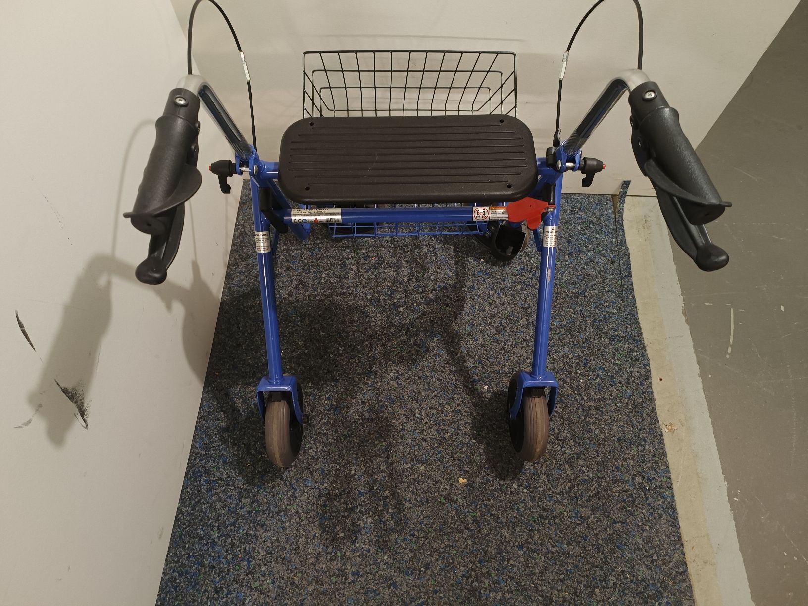 Ausili per la deambulazione: Rollator – Usato da Pfäffikon ZH venduto da K-V-M 2