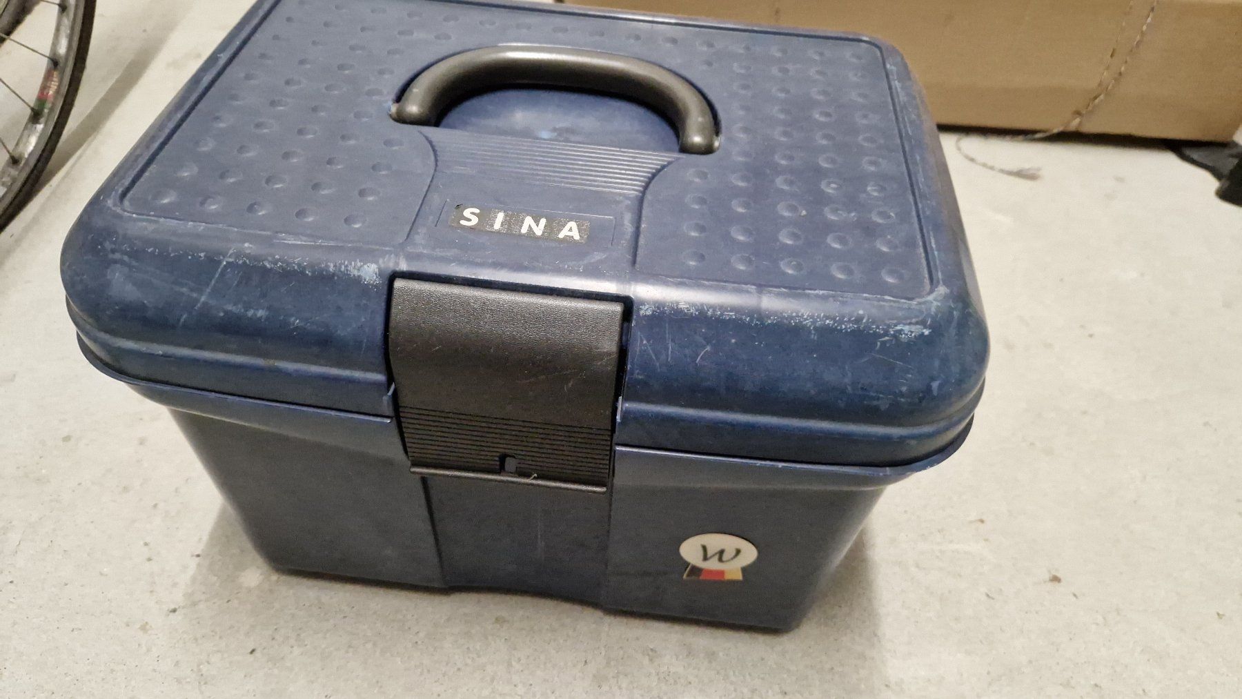 Prodotti per la cura & articoli per la pulizia: Pferde Putzzeug mit Box – Usato da Zürich venduto da Milarit1 1