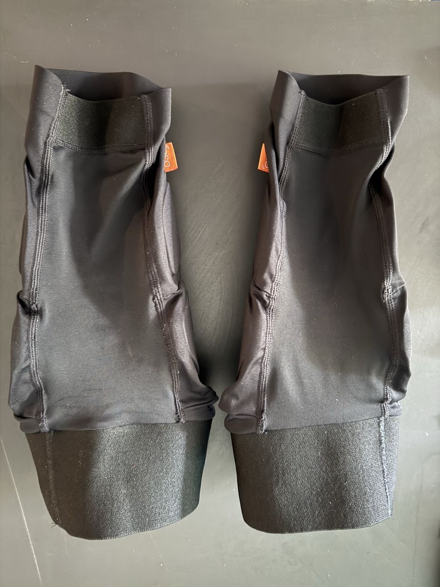 Fox Protections: FOX Knieprotektoren D30 – D'occasion à Maienfeld par littleswissy 1