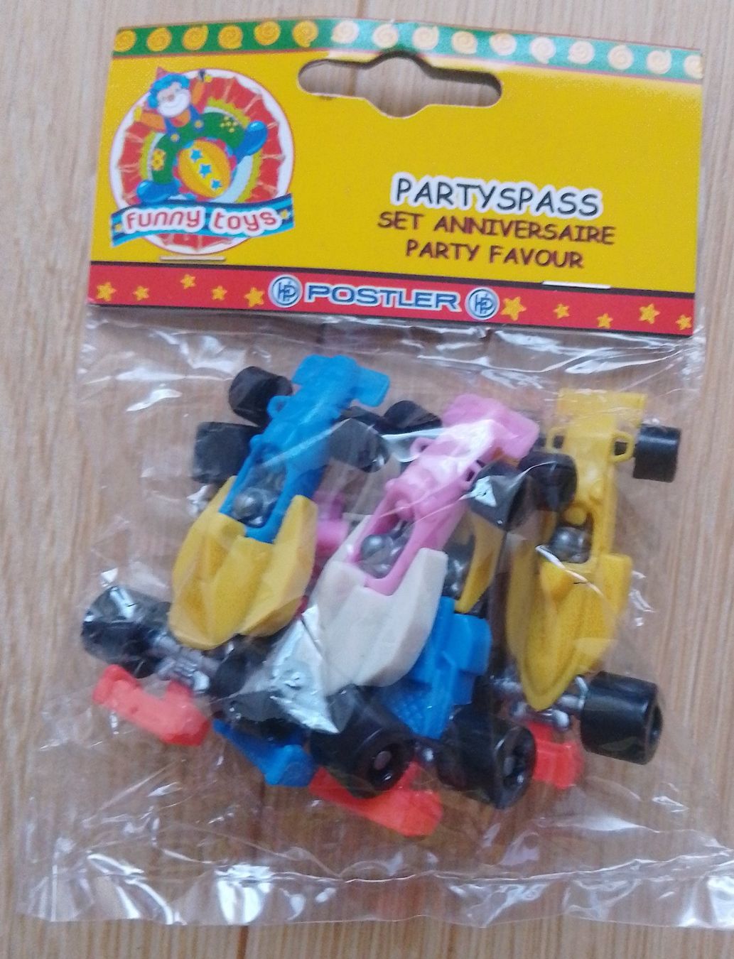 Giocattoli: 5 Rennwagen als Partyspass-Set, neu – Nuovo (secondo la descrizione) da Wohlen AG venduto da salamanderspielwaren