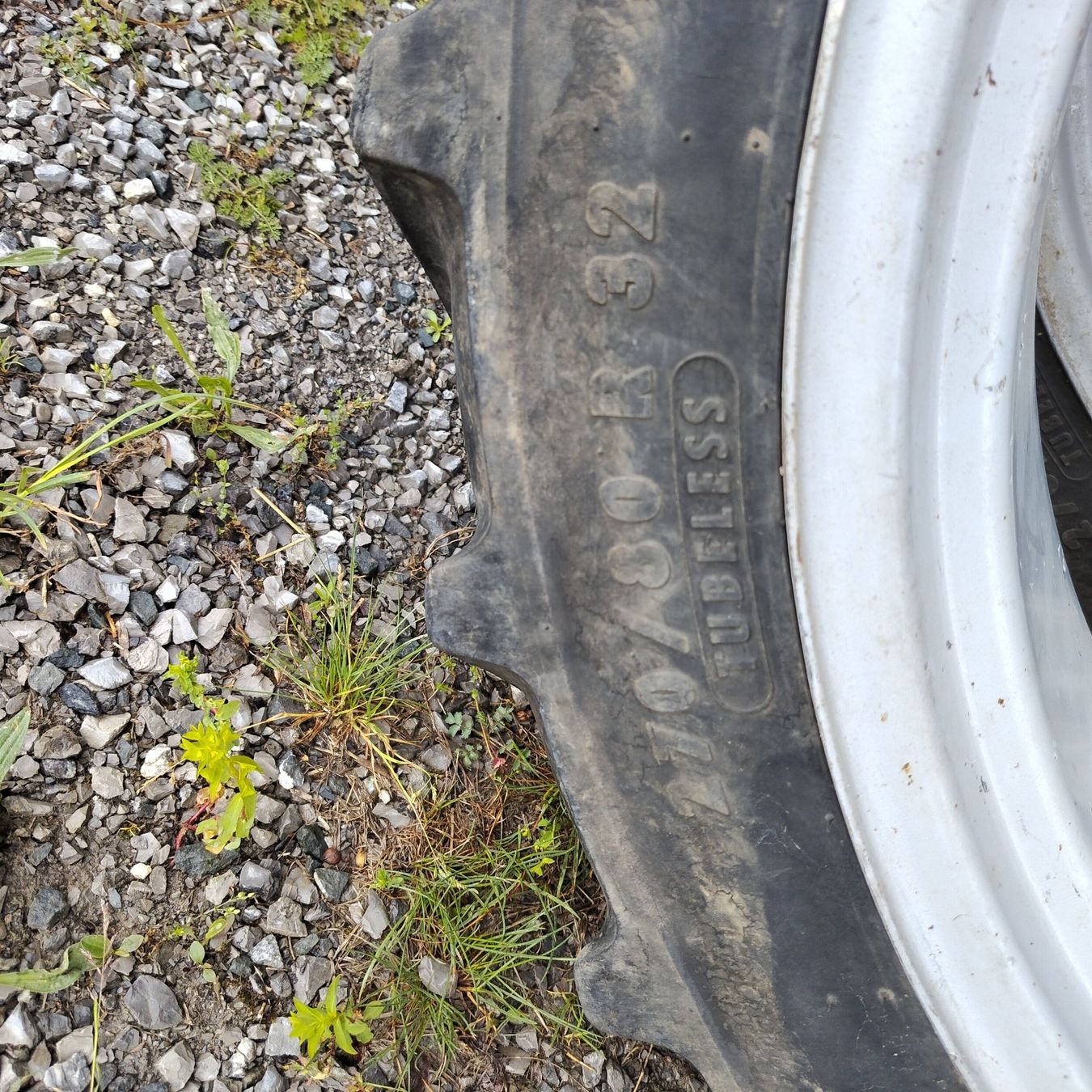 Pneus & Kompletträder: Doppelrad 270/80 R32 – Gebraucht aus Herisau von kobiza 3