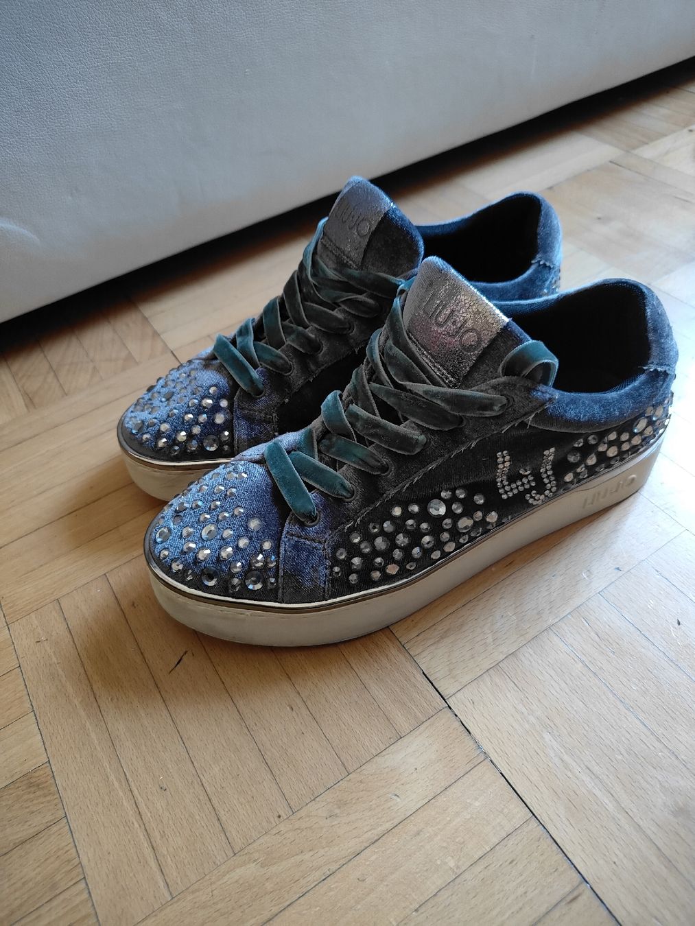Scarpe da donna: Baskets Liu Jo en velours gris avec strass - Taille 38 – Nuovo (secondo la descrizione) da Biel/Bienne venduto da Edi5Roli3