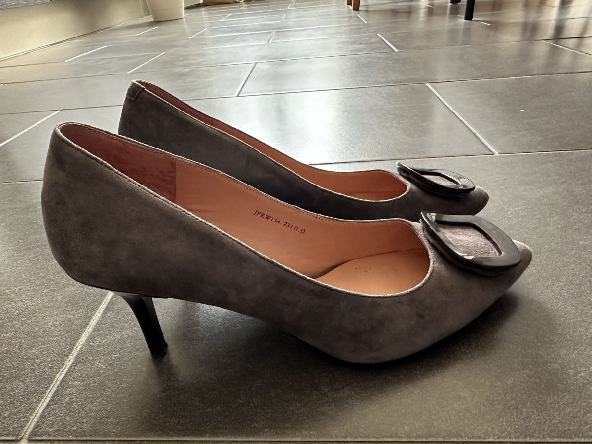 Scarpe da donna: Elegant Grey Heels, Size 37 – Usato da Genève venduto da gra_xlk7 2