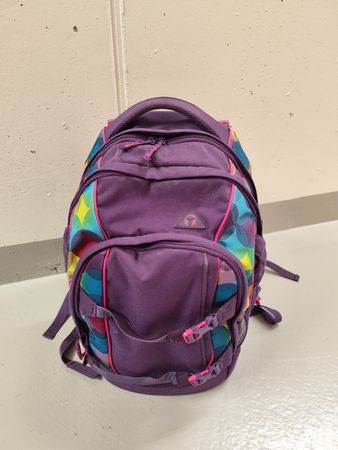 Violetter Satch Rucksack für Schule mit Regenschutz