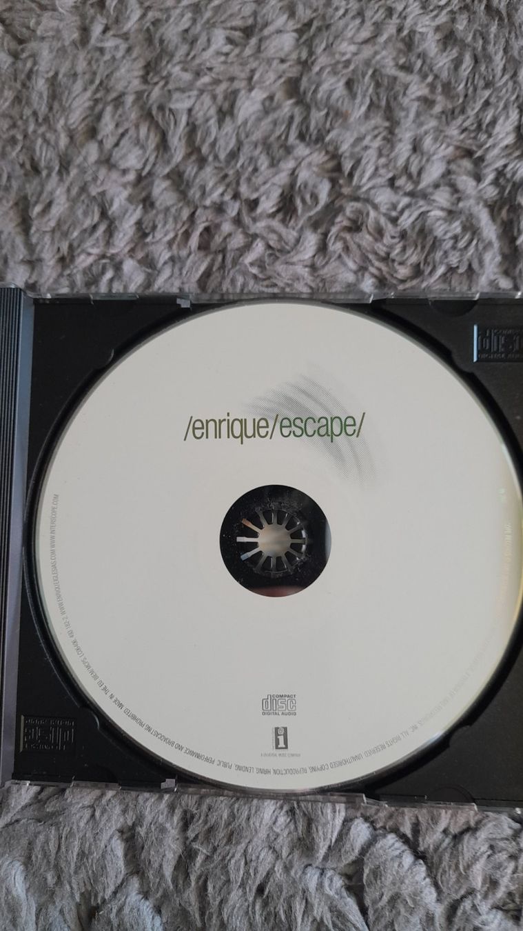 CD: ENRIQUE IGLESIAS       ESCAPE     CD – Usato da Wetzikon ZH venduto da Ramones01 2