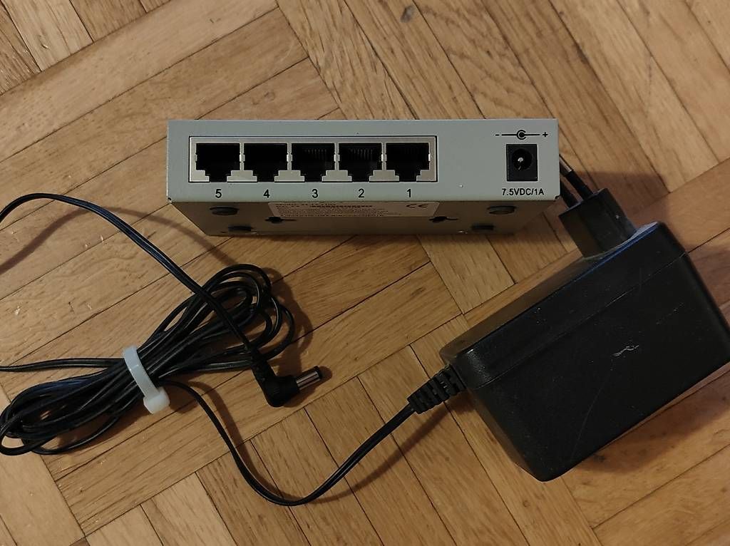 Hub & Switch: Switch Ethernet Roline 5 ports 10/100 Mbps – Usato da Renens VD venduto da sin_sdr6 1