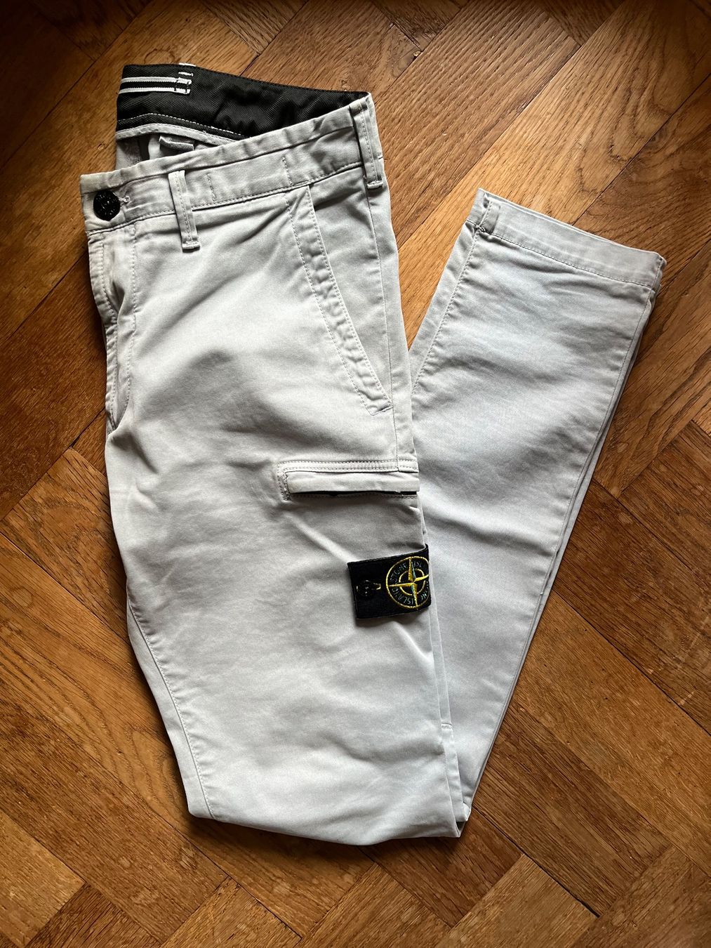 Stone Island Pantaloni: STONE ISLAND pantalon cargo SK – Usato da LAUSANNE venduto da PUMPERNICKEL3 1