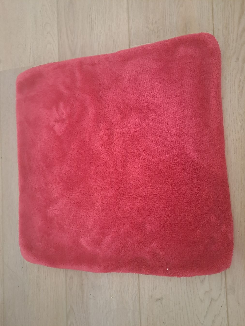 Coussins: Coussins decoratif rouge – D'occasion à Aigle par chl_29wp 2