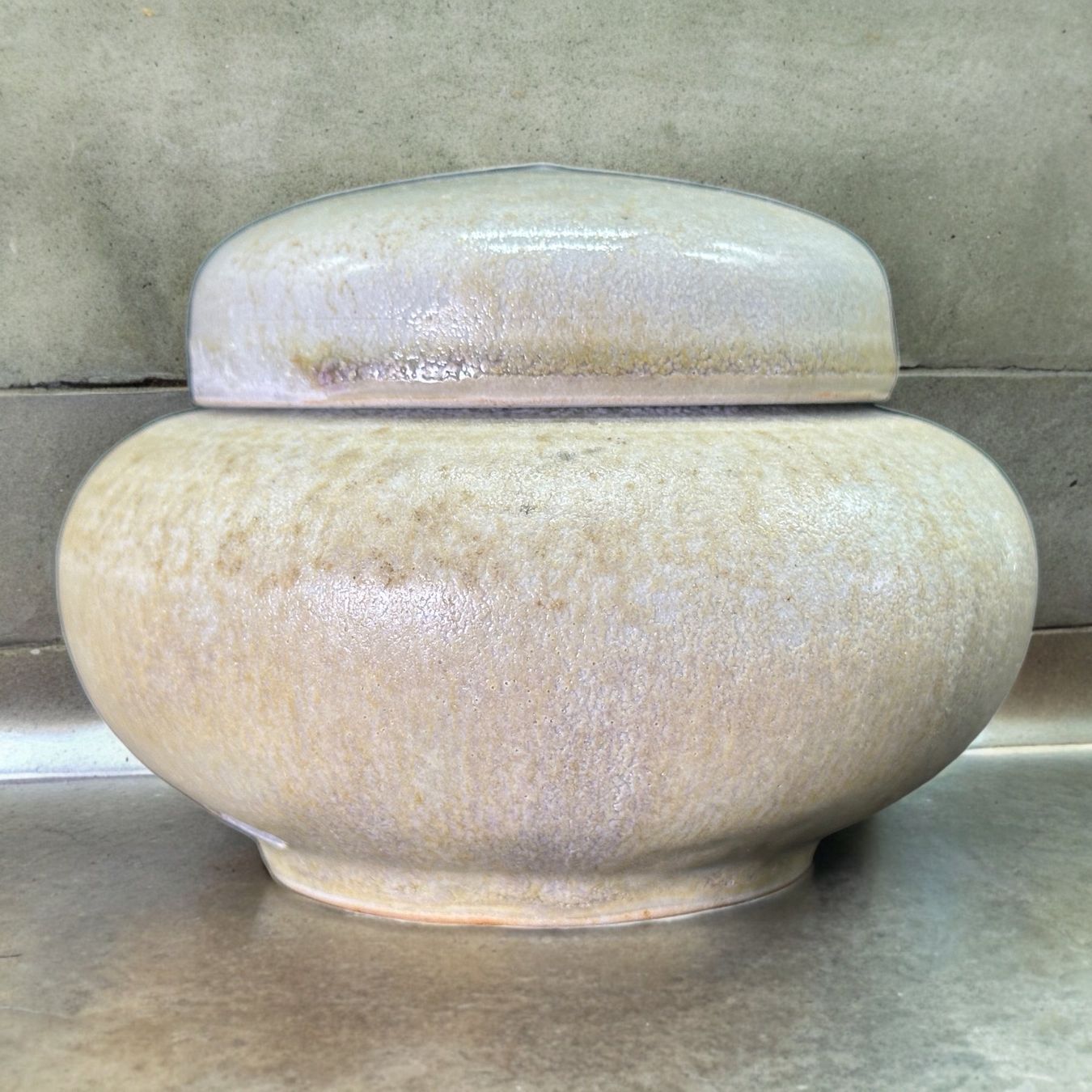Portagioie: Boîte à bijoux en grès d'art émaillé avec couvercle, signée – Usato da Morges venduto da objetsdepoque