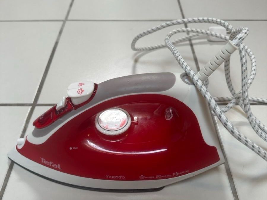 Tefal Ferri da stiro: Tefal Maestro Steam Iron Red - Great Condition – Usato da St. Gallen venduto da S_rnw2