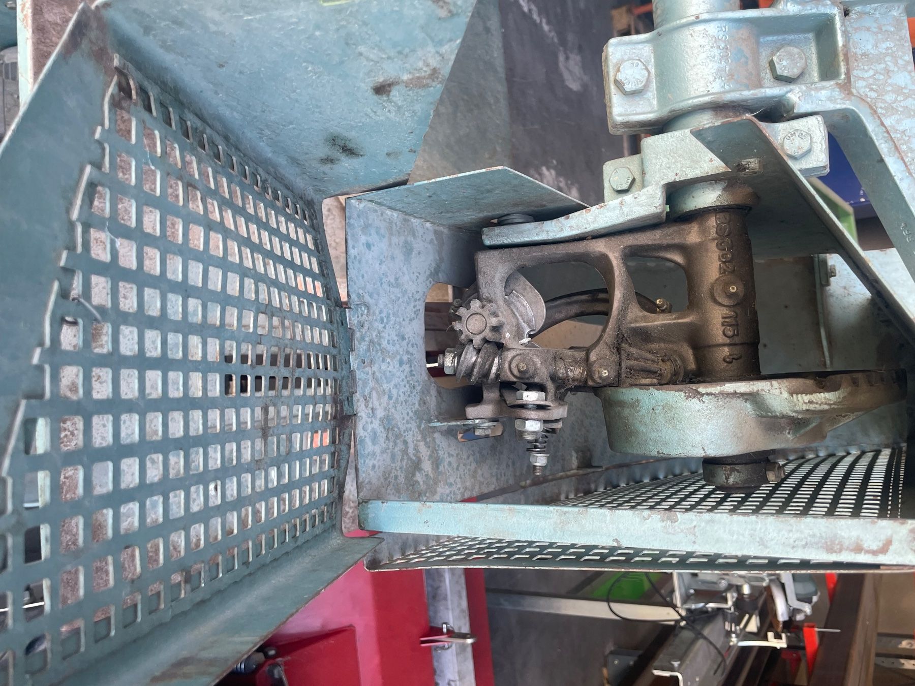 Machines à relier: Pflanzenbindemaschine – D'occasion à Cazis par JVA-Realta 3
