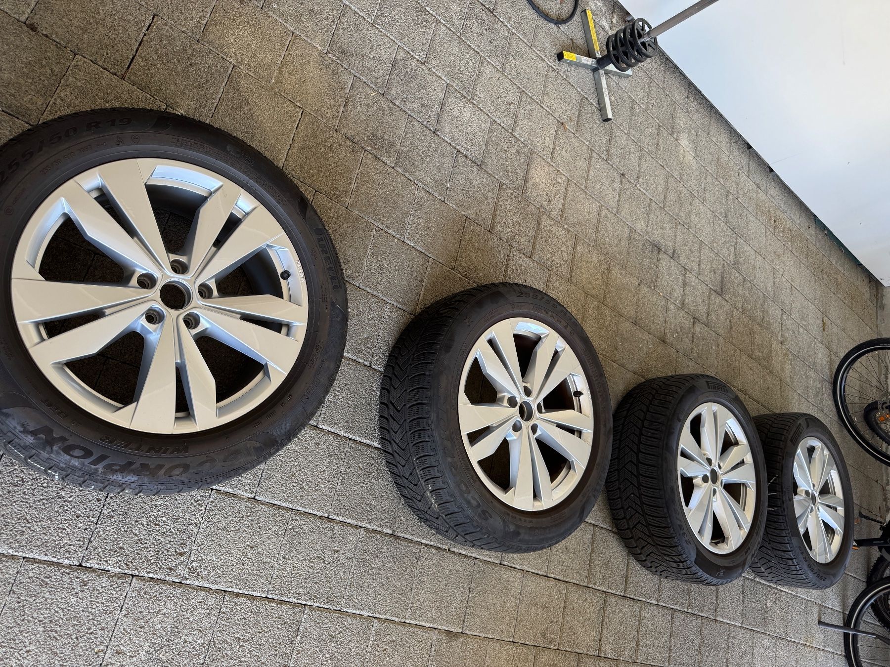 Volkswagen Pneumatici & Ruote complete: VW ID.4 GTX / Audi E-Tron Q4  Winteräder – Usato da Oftringen venduto da Monie4life