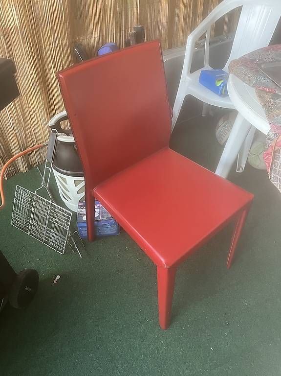 Sedie: 5 chaises en cuir surpiquées  – Usato da Genolier venduto da lor_x8s5