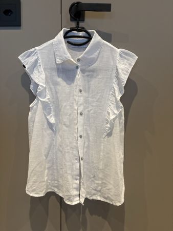 Leichtes Sommershirt Gr. S Weiss mit Rüschen