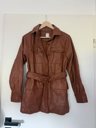 Damen Kunstleder Jacke braun mit Gürtel guter Zustand