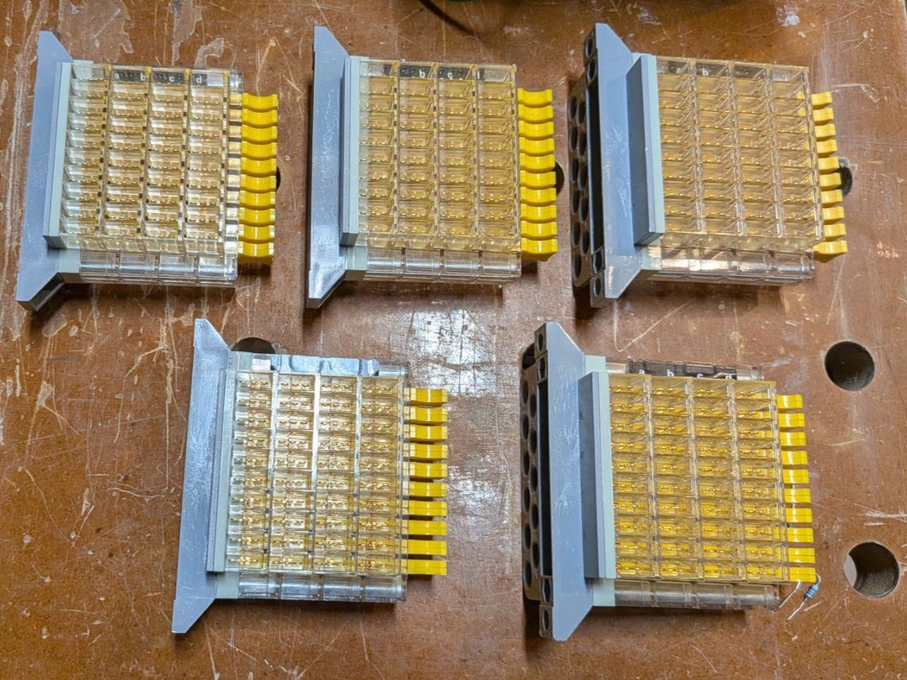Componenti elettronici: Lot de 5 borniers Symo Electronic AG - Cham – Usato da Cernier venduto da Poussetofiol 1