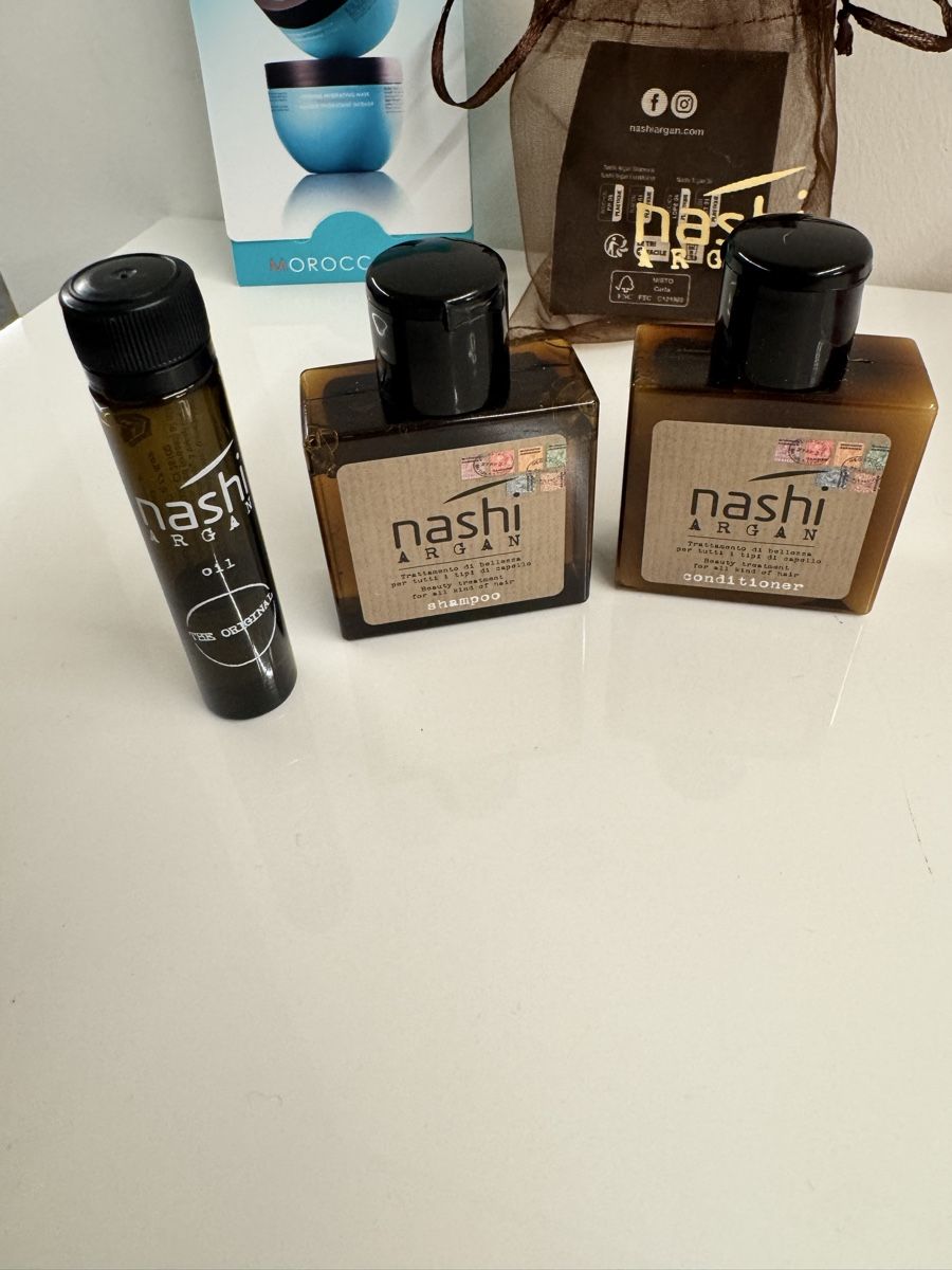 Accessori per capelli: Insta light potion milk shake + traveling set Nashi  – Usato da Porza venduto da kaj_d5q7 2
