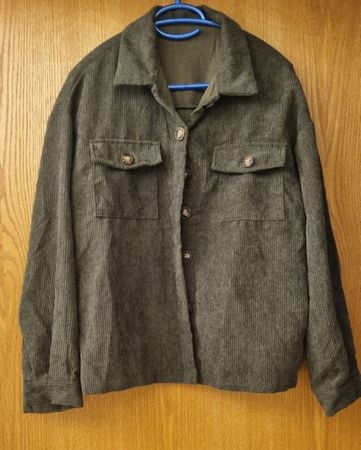 Coole Olive Cord Jacke, Gr. S, Neu