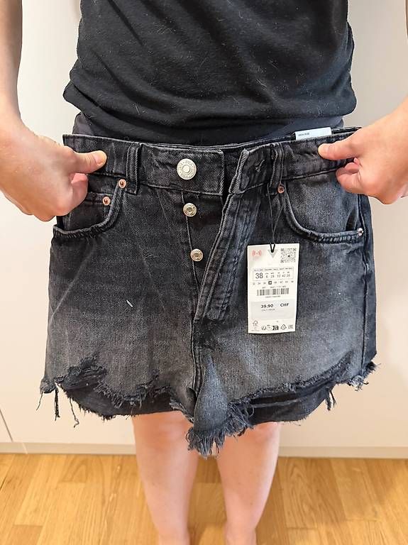 Pantaloni: Shorts neufs avec étiquette  – Usato da Genève venduto da nikki56