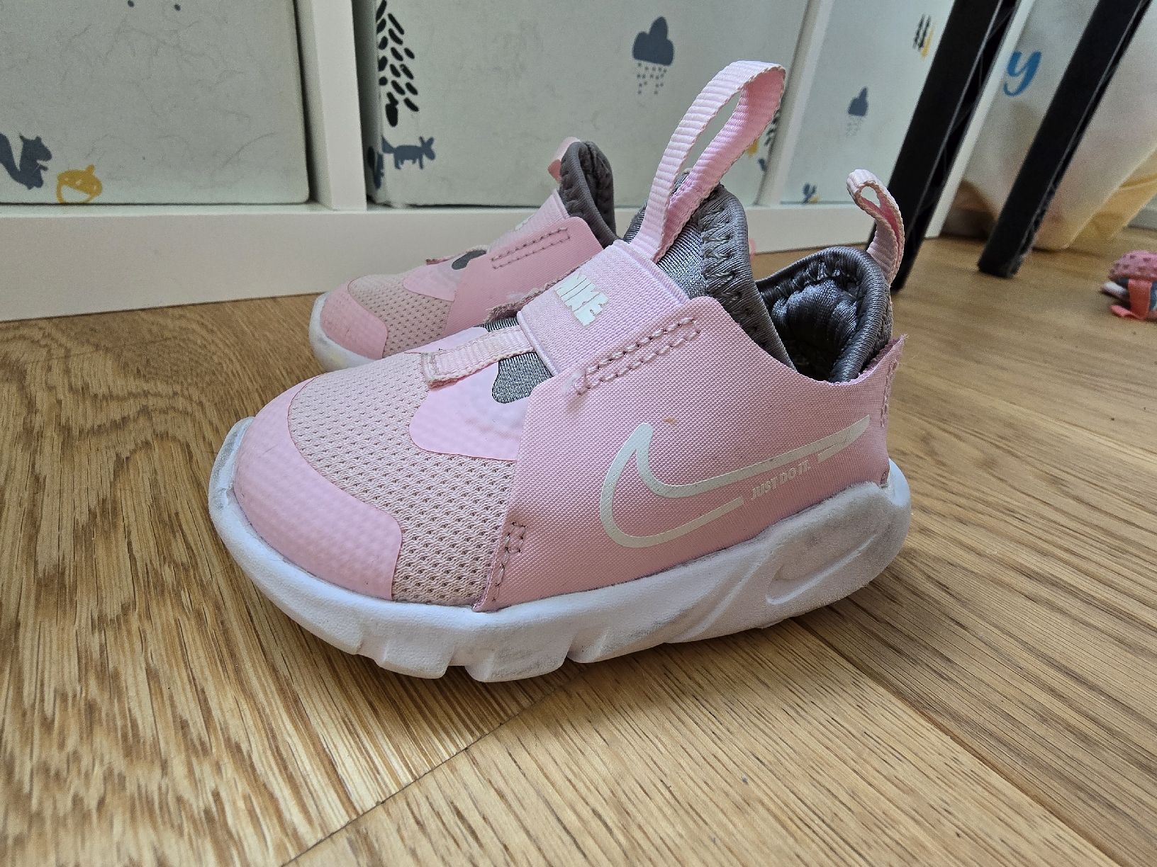 Nike Schuhe für Mädchen: Nike Babyschuhe Rosa Grösse 19.5 – Gebraucht aus Gommiswald von foundandreloved 1