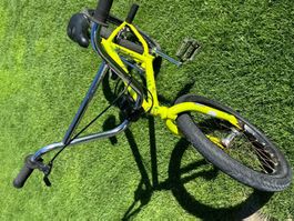 BMX Velo von WE THE PEOPLE - Grellgelb