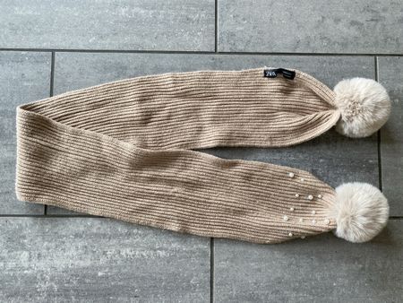 Zara Winterschal Beige Perlen Bommel Kuschelig Warm