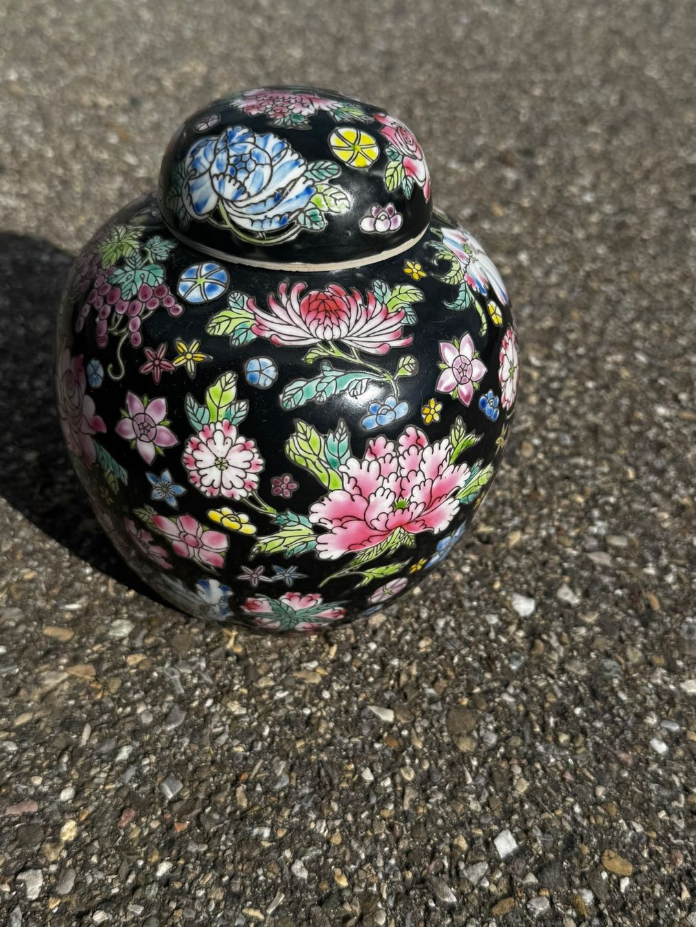 Vasi & Recipienti: Deckelvase schwarz mit Blumen  – Usato da Egg b. Zürich venduto da Brocki_Insel_Egg