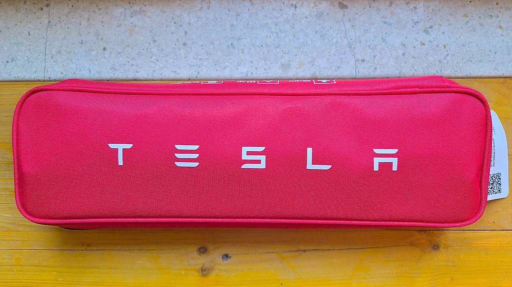 Kit di pronto soccorso: Notfall Kit Tesla 2026 – Nuovo e nell'imballaggio originale da Zürich venduto da danielu2582 1