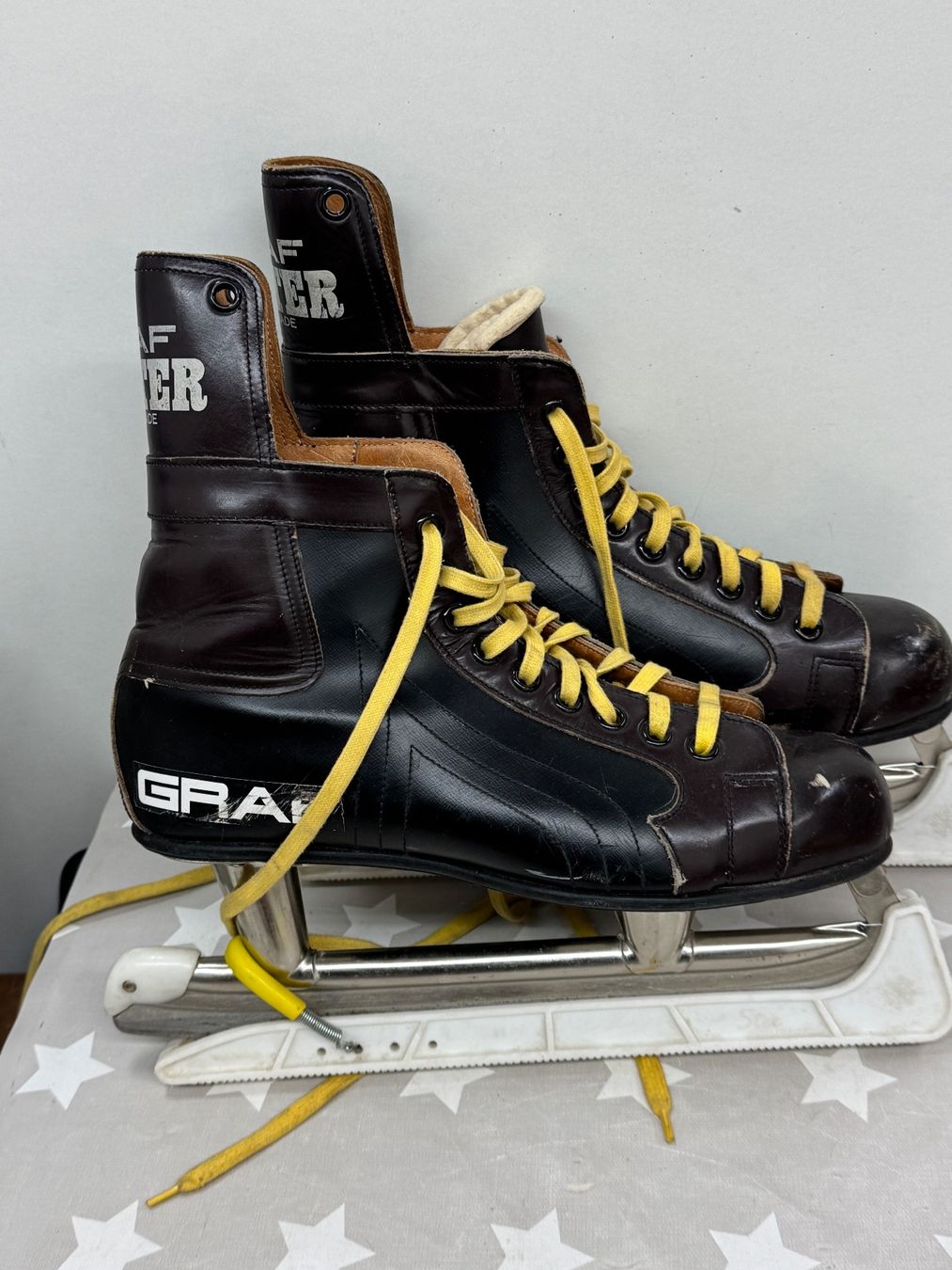 Pattini da ghiaccio: Schlittschuhe Graf Hunter Gr. 43 – Usato da Rafz venduto da Powacaddy