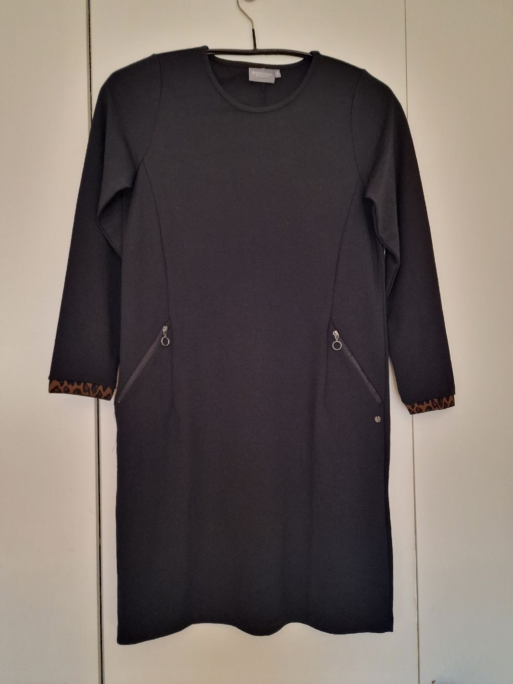 Kleider: Schwarzes Broadway Kleid Gr. S, Leo-Details – Gebraucht aus Biberist von charobaum 1