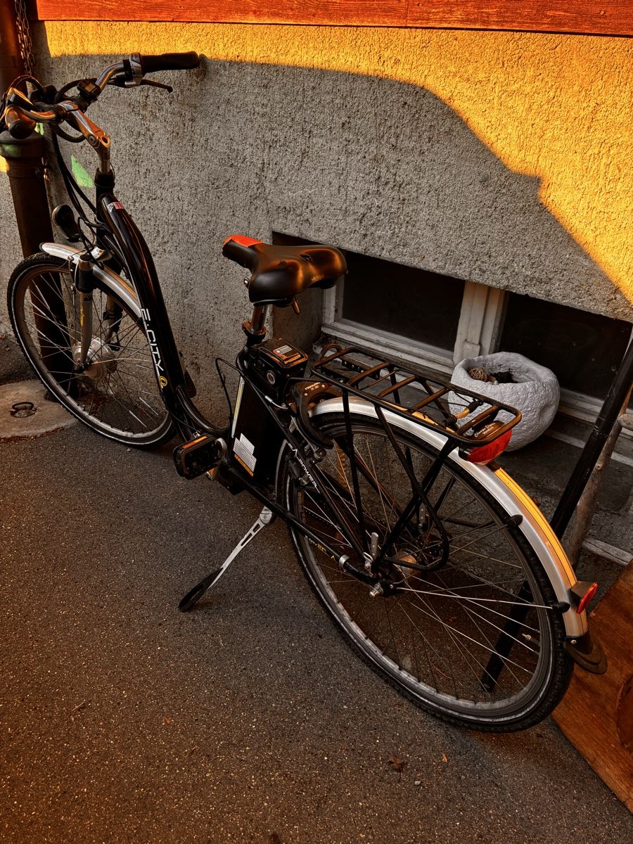 Biciclette: E-Bike Schwarz Tiefeinsteiger – Usato da Oberburg venduto da 4207simon 1