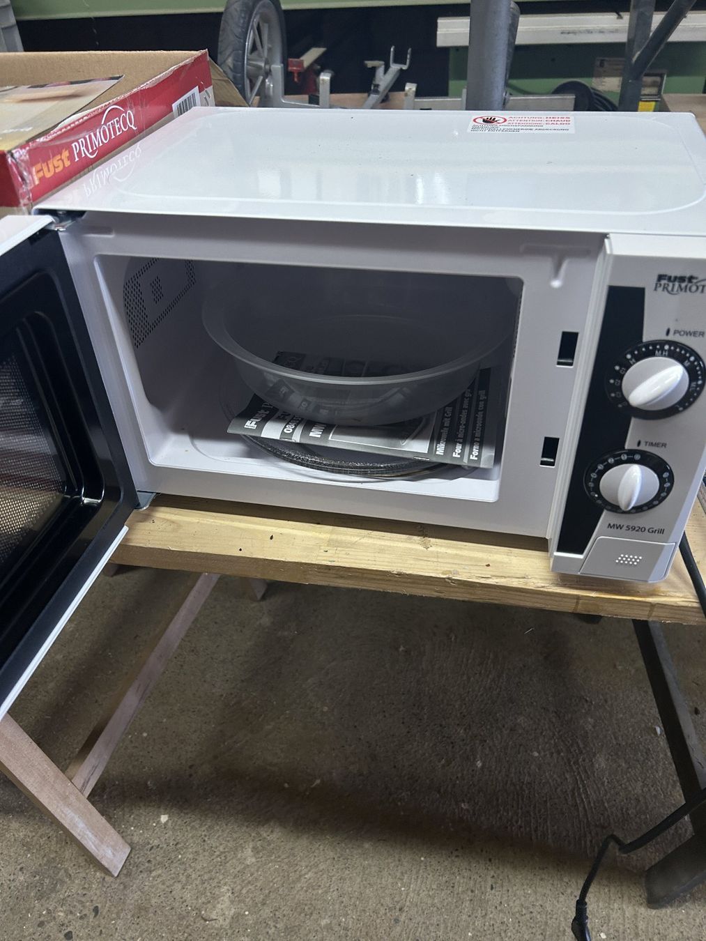 Cucine: microwellen ofen – Nuovo e nell'imballaggio originale da balsthal venduto da Billi4710
