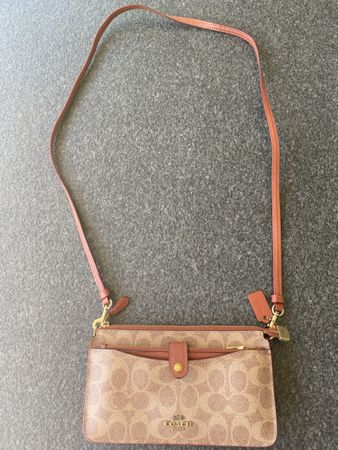 Umhängetäschli COACH Logo Print Leder Damen Neuwertig