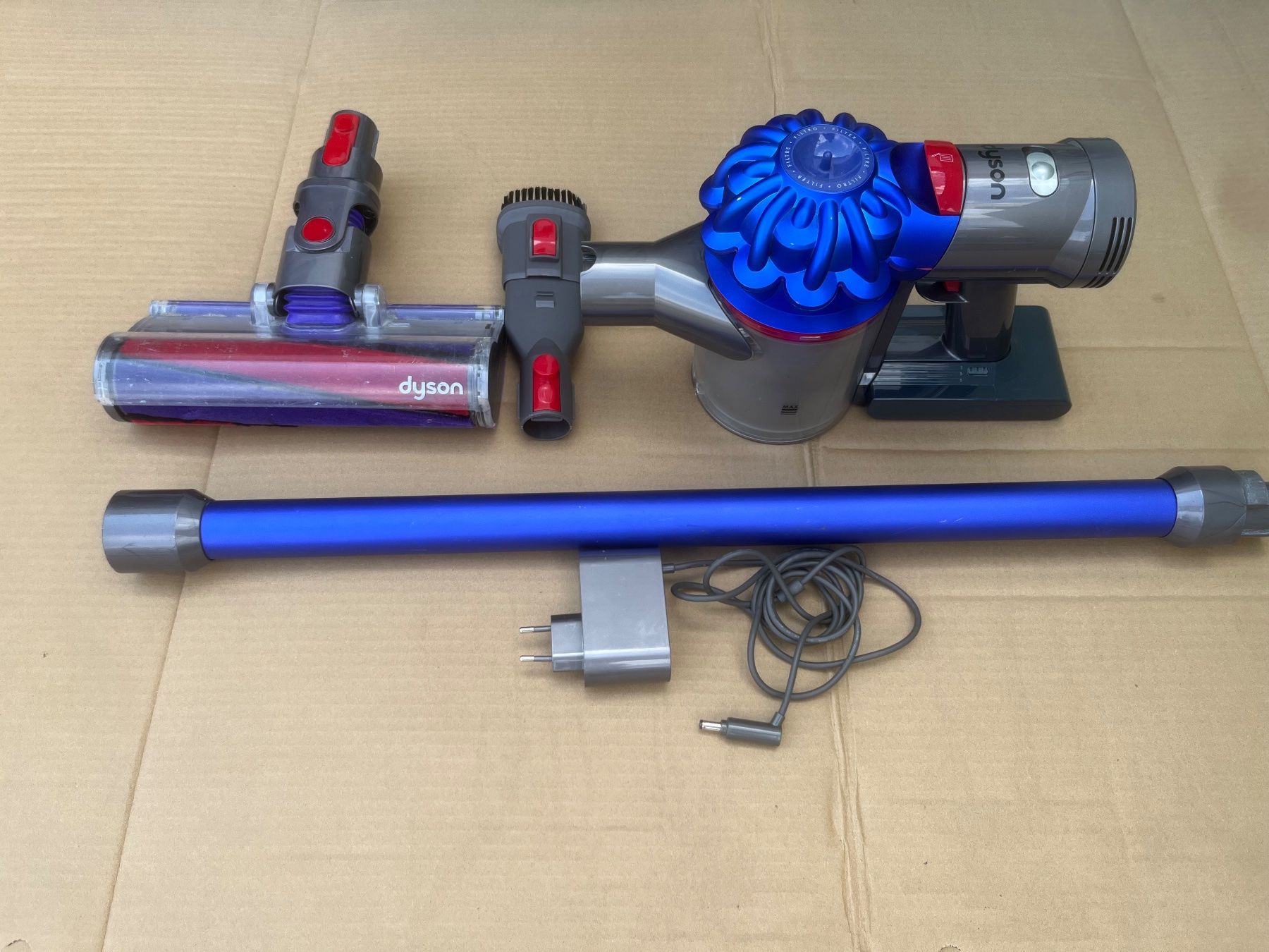 Dyson Staubsauger & Zubehör: Dyson v7 Handstaubsauger – Gebraucht aus Magden von Hornet2 3