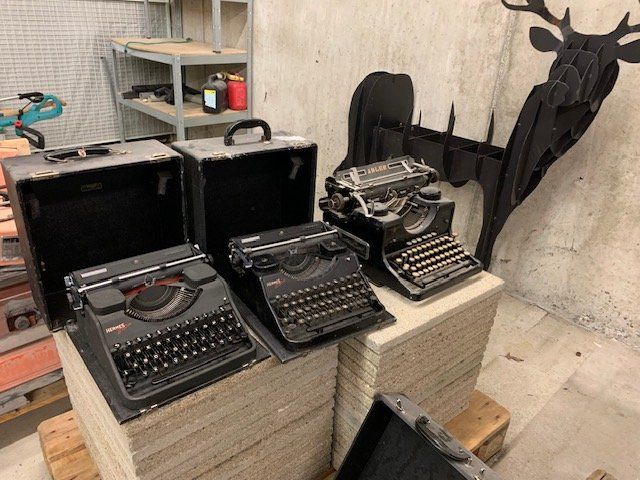 Macchine da scrivere: Antike Schreibmaschine – Usato da Vordemwald venduto da Randolph58 2
