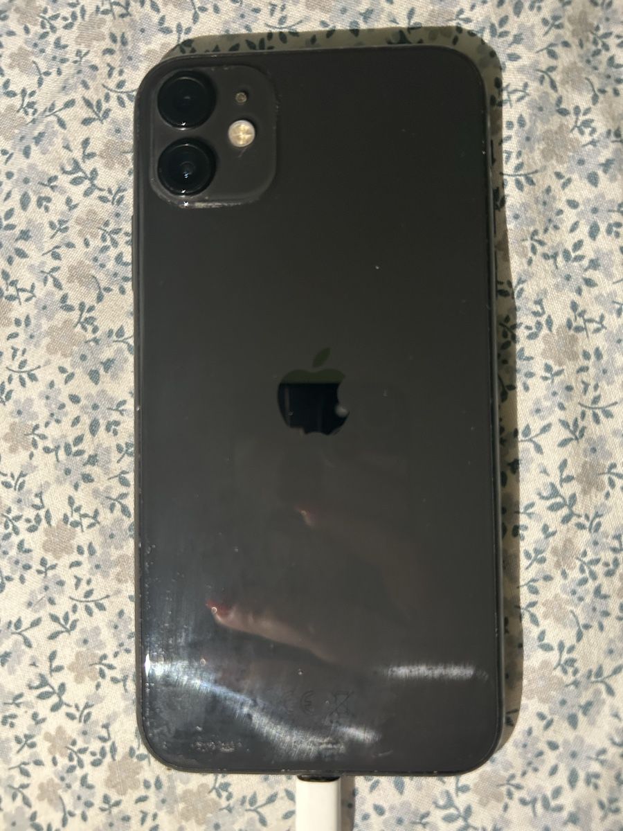 Apple Handys / Smartphones: iPhone 11 – Gebraucht aus Lausanne von van_7pp7