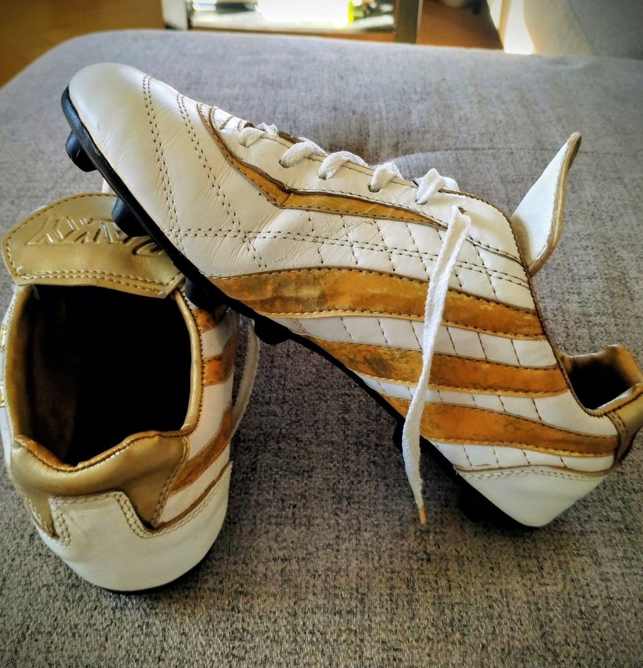 Scarpe da uomo: Chaussure de Foot taille 41 "Aky" – Usato da Lausanne venduto da Martinucci 1
