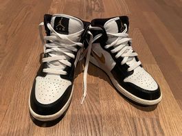 Nike Air Jordan Mid, Gr. 38.5, Schwarz/Gold, Top Zustand!