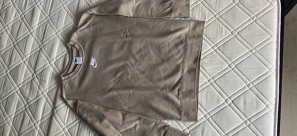 Nike Pullover & Sweatshirts: Pull Nike beige – Gebraucht aus Martigny von Kevin_77