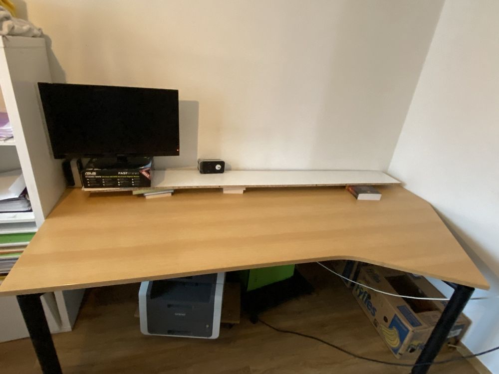 Scrivanie: Massiver Holztisch ohne (Erhöhung) – Usato da Pratteln venduto da phi_vp6t 1