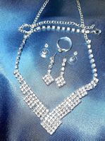 Kristallschmuck-Set: Halskette, Armband, Ring, Ohrringe
