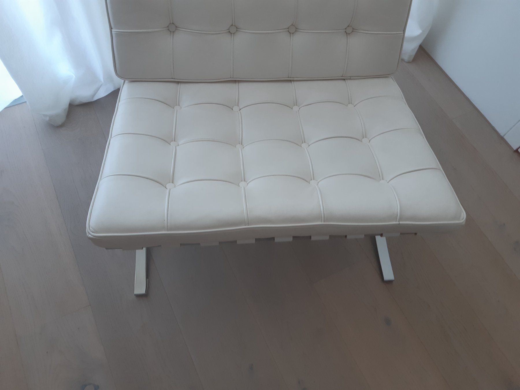 Sessel: Barcelona Chair Replica weiss (ecru) – Gebraucht aus Herrliberg von Air16 2