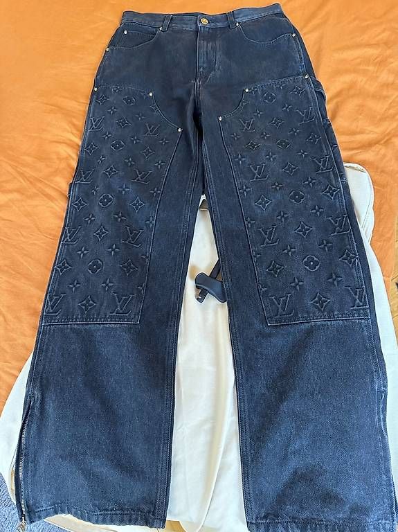 Jeans: Louis Vuitton Black Carpenter Taille 30 + Facture – D'occasion à Genève par gae_5vrx 2