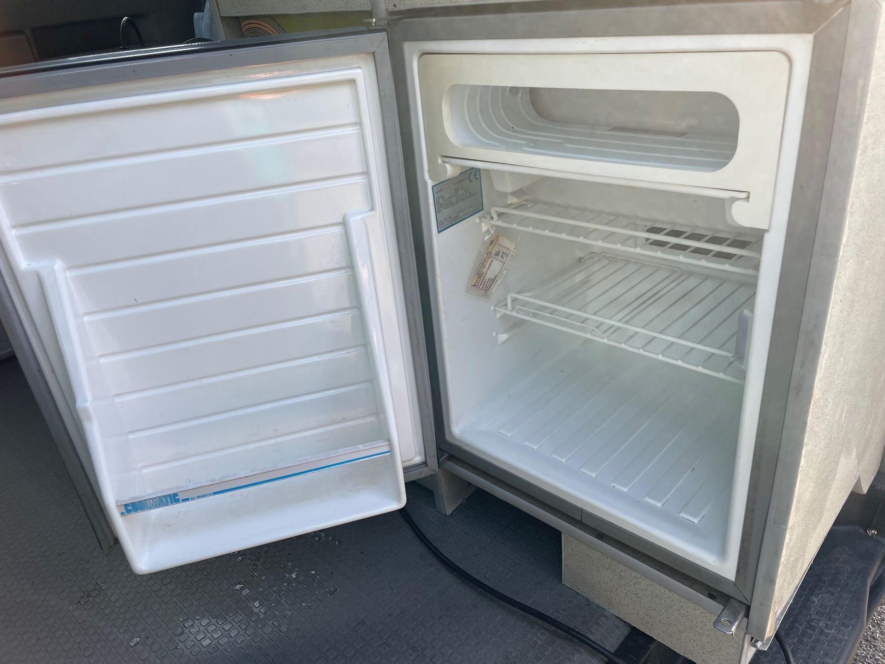 VW Camping Fahrzeuge: VW T4 Multivan 2.4D Camper – Gebraucht aus Riehen von rog_9vhy 7